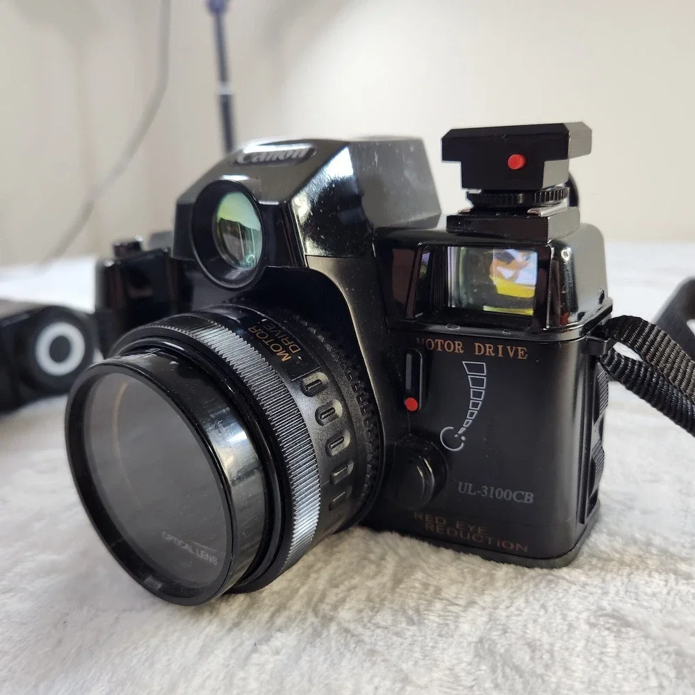 Canon Q8200 Camera 35mm Film‎ Vintage Black Flash - READ